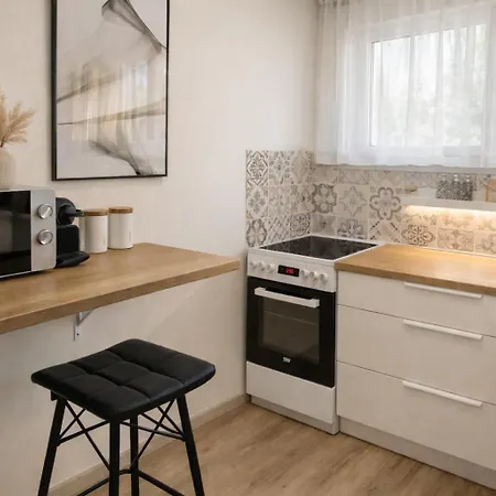 Iris Секешфехервар